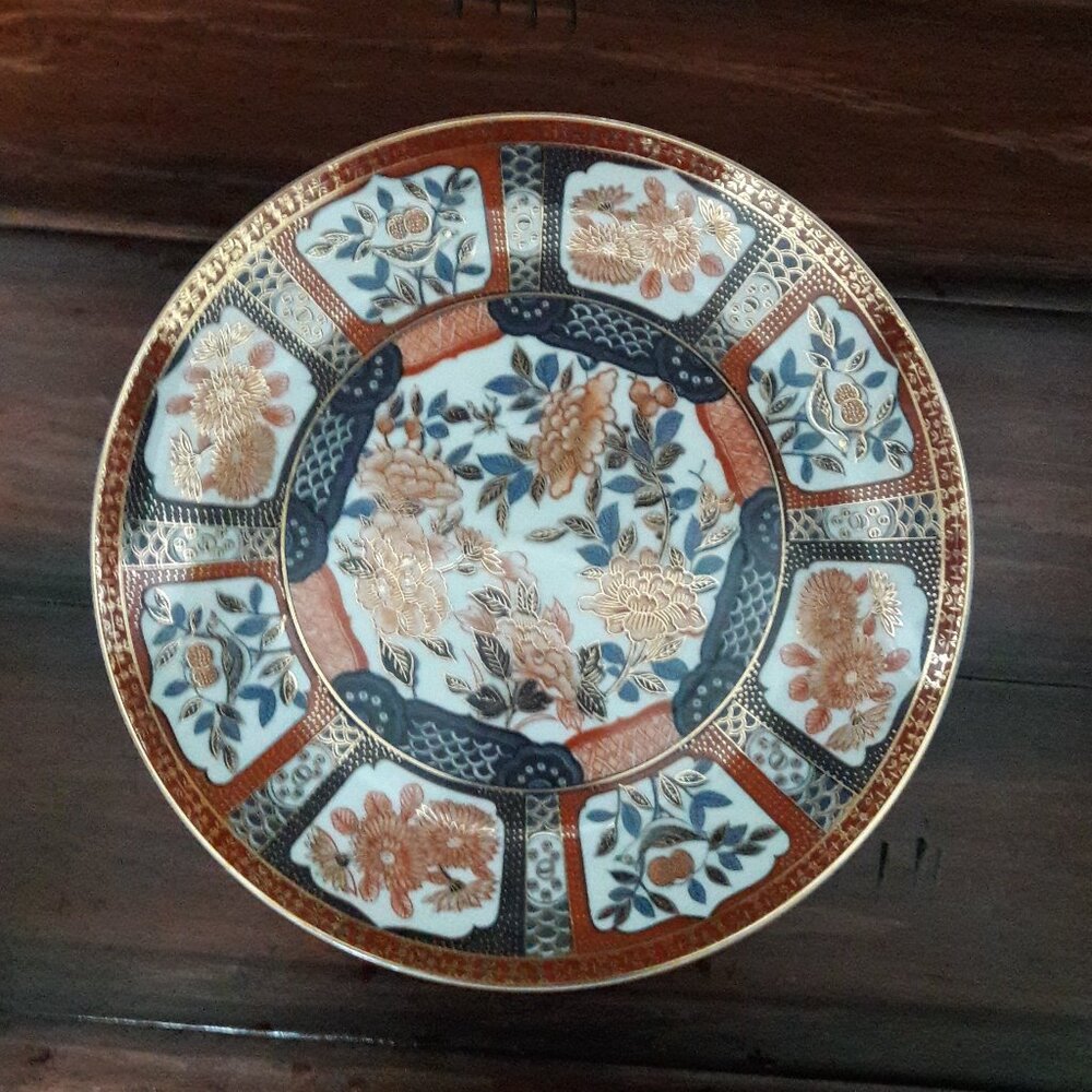 SAJI Made In Japan Fine China Plate Gilded Floral Designs Gold Trim
